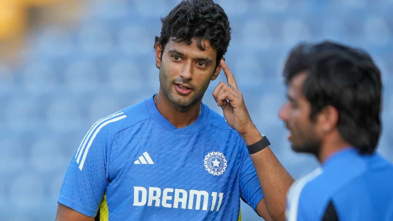 Rohit vs Dhoni: ভিডিয়ো: রোহিত না ধোনি, কোন ক্যাপ্টেন সবচেয়ে ভালো? শিবম দুবের জবাবে হিটম্যান থ... Rohit vs Dhoni: ভিডিয়ো: রোহিত না ধোনি, কোন ক্যাপ্টেন সবচেয়ে ভালো? শিবম দুবের জবাবে হিটম্যান থ...