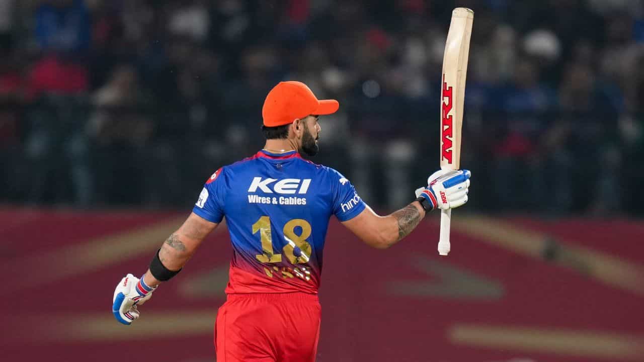 RCB Retention List for IPL 2025: ২১ কোটির বিরাট কোহলিই মুখ, এ বার অন্য ছকে খেলছে আরসিবি RCB Retention List for IPL 2025: ২১ কোটির বিরাট কোহলিই মুখ, এ বার অন্য ছকে খেলছে আরসিবি