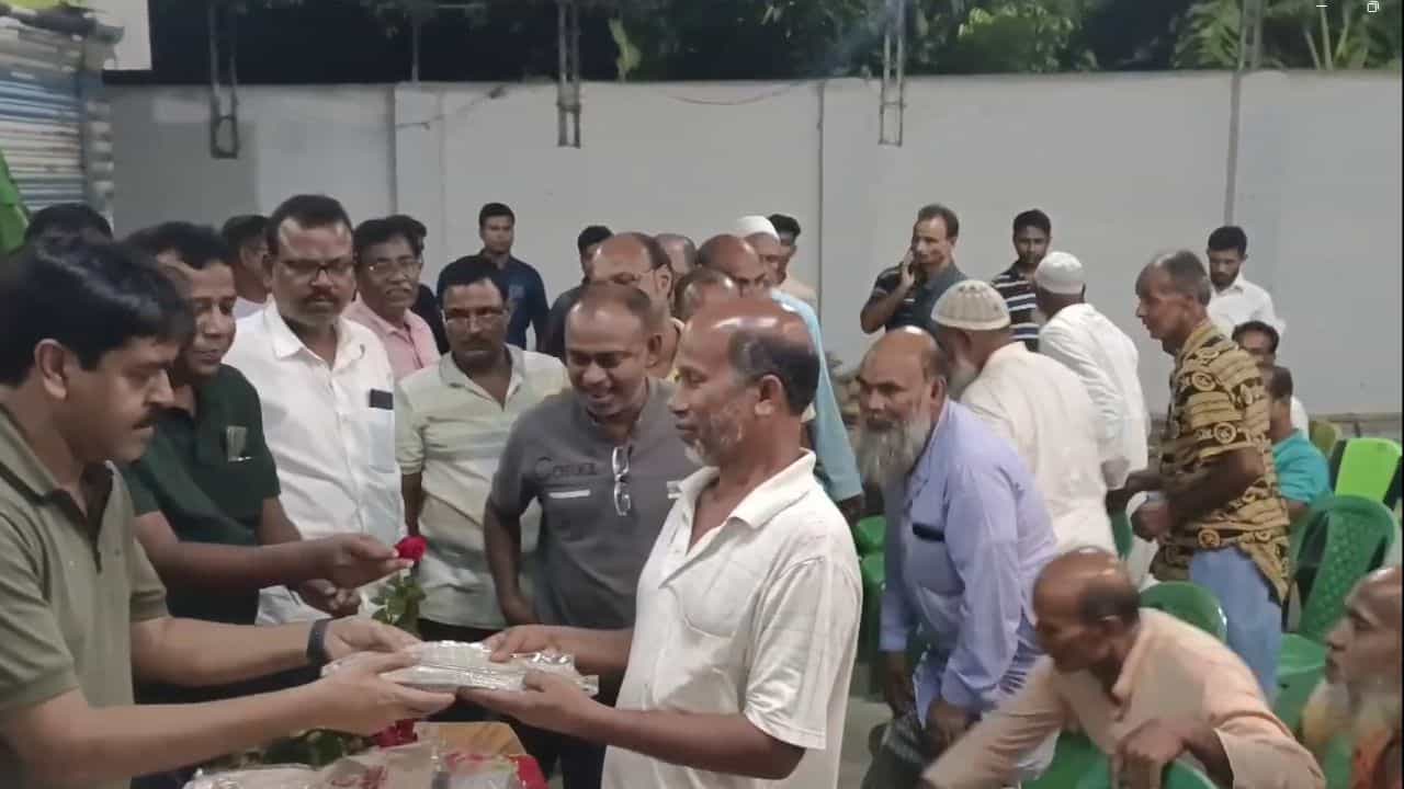 TMC MLA Saokat Molla: 'যাঁদের মাথায় চুল কম, বুদ্ধিও তাঁদের বেশি', 'টাক মাথাদের' সংবর্ধনা দিয়ে বললেন তৃণমূল বিধায়ক TMC MLA Saokat Molla: 'যাঁদের মাথায় চুল কম, বুদ্ধিও তাঁদের বেশি', 'টাক মাথাদের' সংবর্ধনা দিয়ে বললেন তৃণমূল বিধায়ক