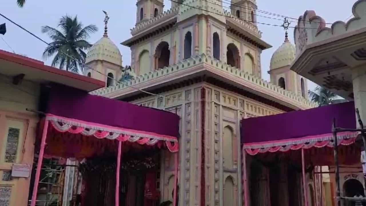 Burdwan Durgapuja: প্রথা মেনে শুরু হয়ে গেল সর্বমঙ্গলার পুজোর বিধি Burdwan Durgapuja: প্রথা মেনে শুরু হয়ে গেল সর্বমঙ্গলার পুজোর বিধি
