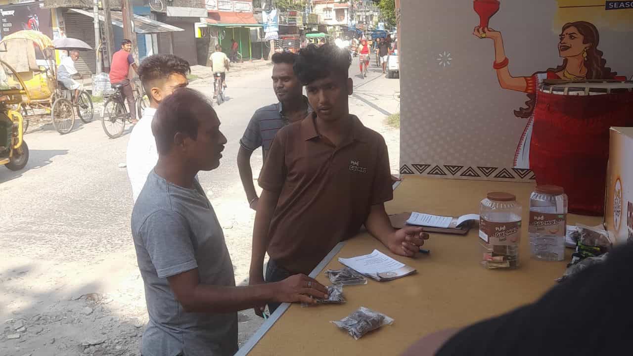 পুজোয় মেতেছে বাংলা। গতবারের মতো এবারও টিভি ৯ বাংলা পুজোয় পালসের ট্যাবলো ঘুরছে বাংলার ২২ শহরে। তাতেই যেন পুজোর উন্মাদনা আরও দ্বিগুণ হয়েছে। এবার এবার পুরনো ক্যান্ডির পাশাপাশি নতুন স্বাদের গোলমোল ক্যান্ডি নিয়ে হাজির হয়েছে পালস।