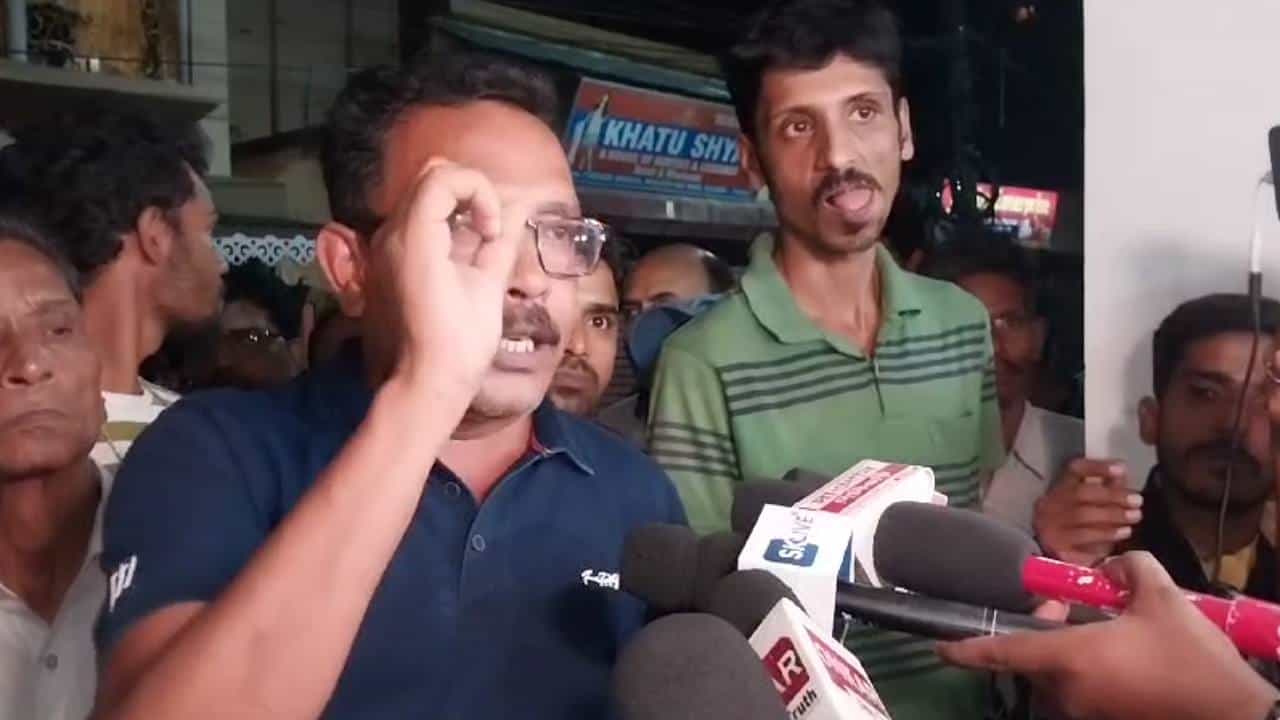 Siliguri: শিলিগুড়িতে নার্সিংহোমের হস্টেলে নার্সের ঝুলন্ত দেহ, খুন নাকি আত্মহত্যা? Siliguri: শিলিগুড়িতে নার্সিংহোমের হস্টেলে নার্সের ঝুলন্ত দেহ, খুন নাকি আত্মহত্যা?