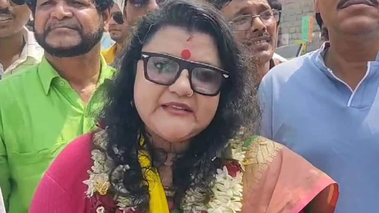 Sujata Mondal: ‘বিজেপির থেকে টাকা খেয়ে দলের নেতারাই হারিয়েছে’, উপভোটের মুখে বিস্ফোরক সুজাতা Sujata Mondal: ‘বিজেপির থেকে টাকা খেয়ে দলের নেতারাই হারিয়েছে’, উপভোটের মুখে বিস্ফোরক সুজাতা