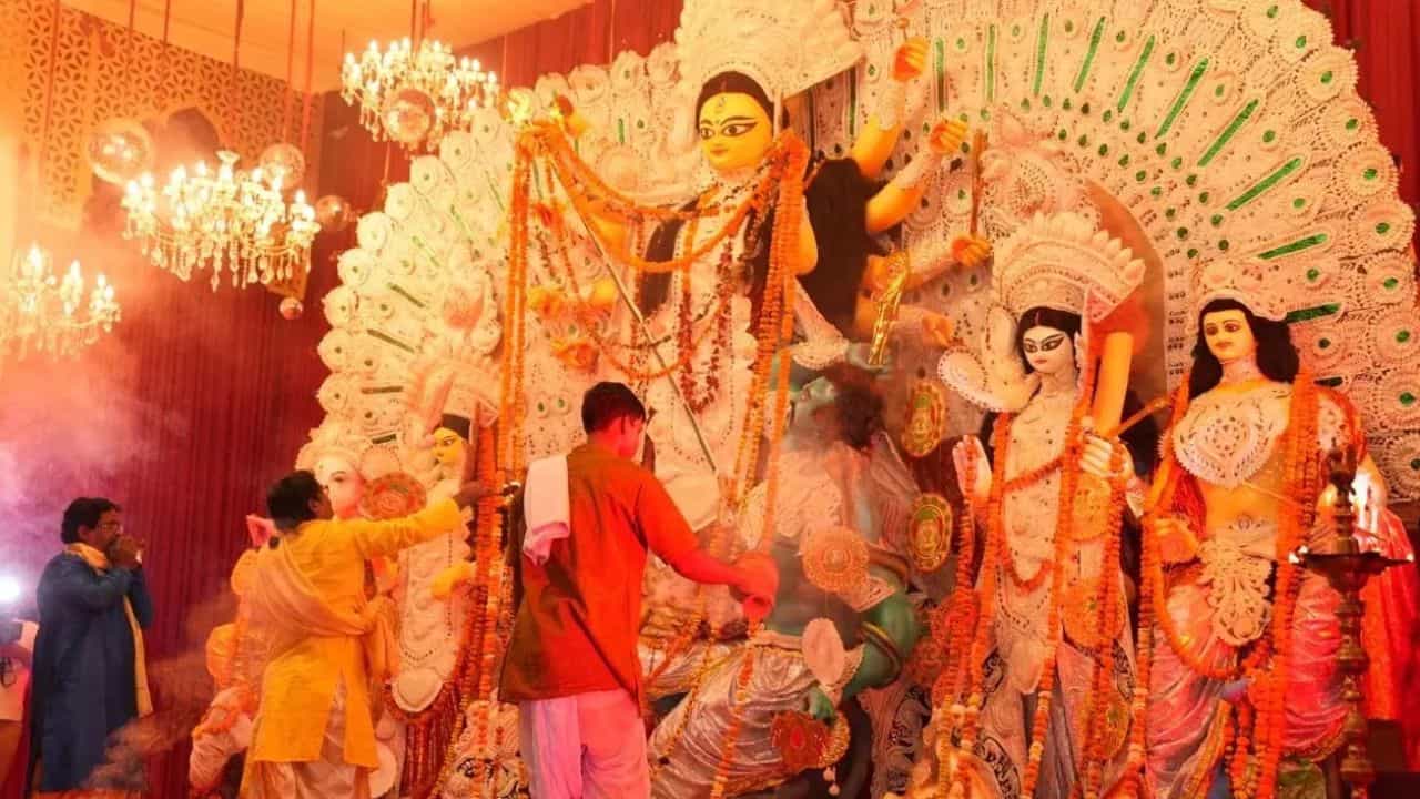 Festival of India: টিভি৯-র দুর্গাপুজোর চতুর্থ দিনে নানা অনুষ্ঠান, শিশুদের জন্য বিশেষ আয়োজন Festival of India: টিভি৯-র দুর্গাপুজোর চতুর্থ দিনে নানা অনুষ্ঠান, শিশুদের জন্য বিশেষ আয়োজন