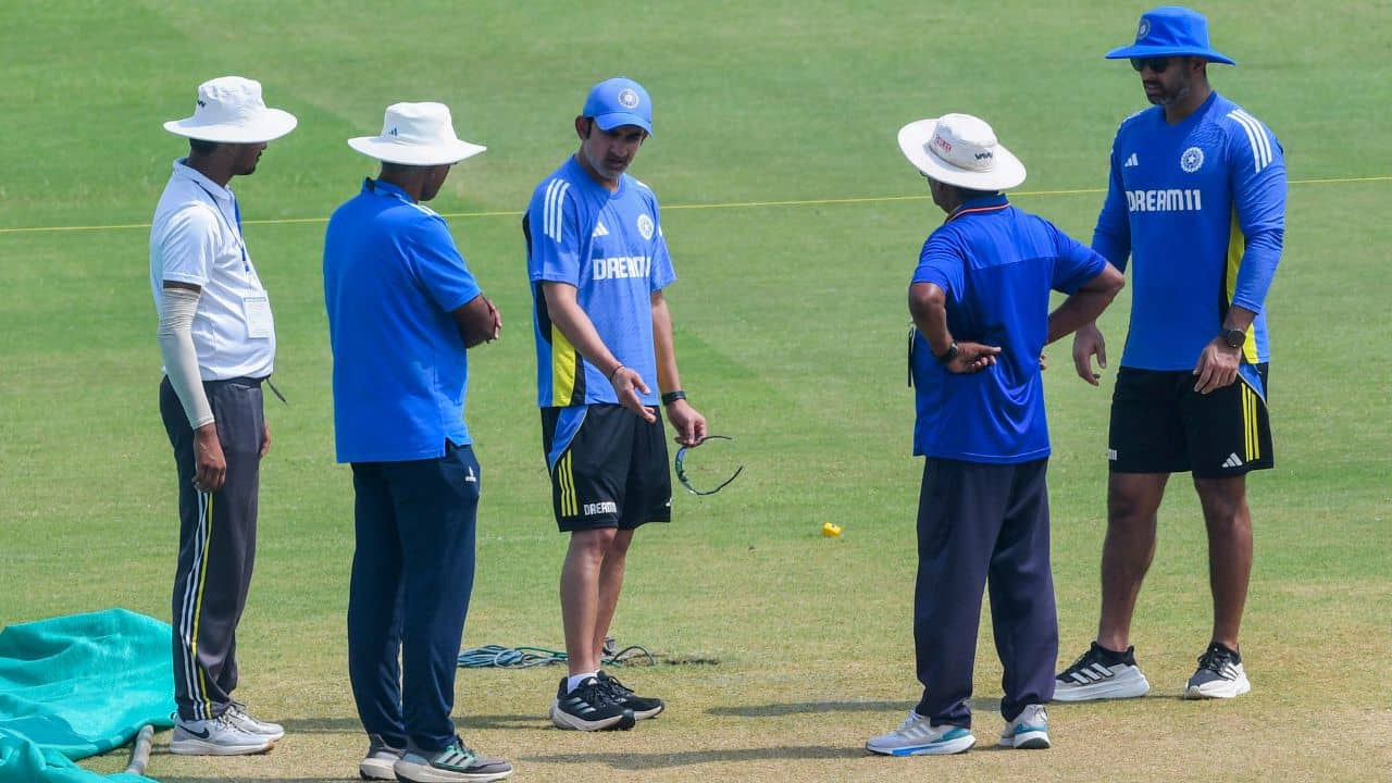 IND vs NZ: ওয়াংখেড়ের পিচ দেখে না-খুশ রোহিত-গম্ভীররা, কী বদল চাইল টিম ইন্ডিয়া?