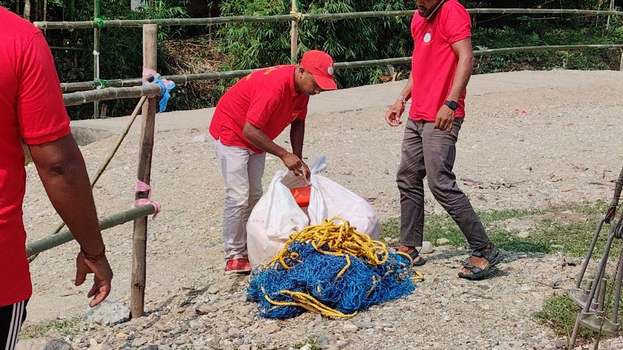 Malbazar: '২২ সালের হড়পা বানের আতঙ্ক কাটিয়ে উঠতে পারেনি এখনও, নিরঞ্জনের দিন মাল নদীতে চরম সতর্কতা