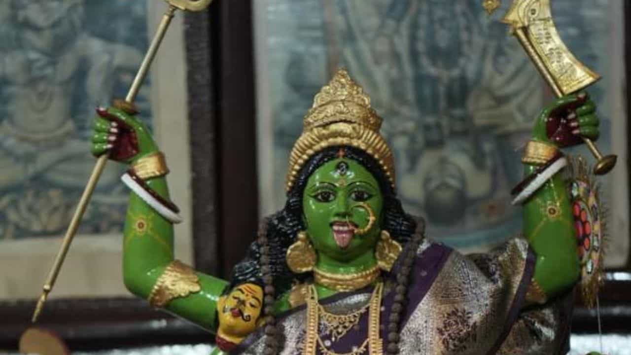 Green Kali: বাঁশির সুরে সন্তুষ্ট হন হরিপালের সবুজ কালী! শক্তি আরাধনায় রয়েছে বৈষ্ণব যোগ Green Kali: বাঁশির সুরে সন্তুষ্ট হন হরিপালের সবুজ কালী! শক্তি আরাধনায় রয়েছে বৈষ্ণব যোগ
