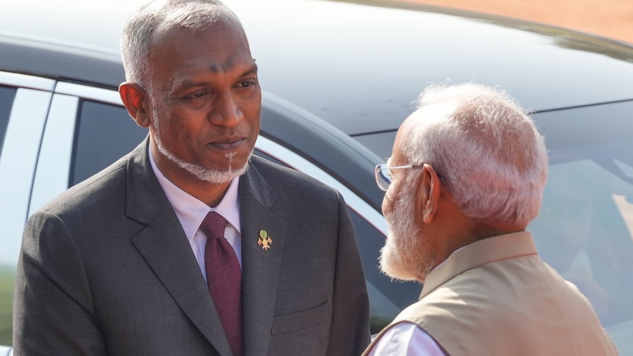 ভারতে এসেই উল্টো সুর মুইজ্জুর, 'ইন্ডিয়া আউট' প্রচার চালানো রাষ্ট্রনেতাই মলদ্বীপে চাইছেন ভারতীয়দের