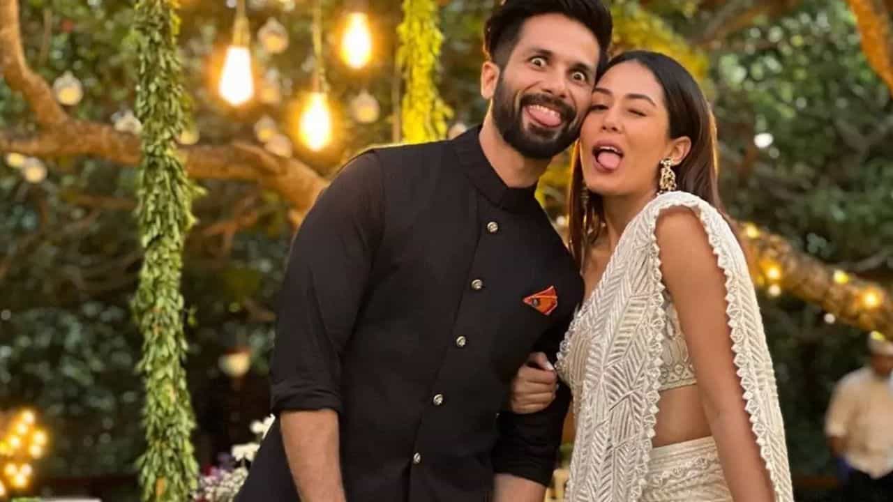 'নগ্ন হয়ে...', শাহিদের বেডরুম সিক্রেট ফাঁস করলেন স্ত্রী মীরা? 'নগ্ন হয়ে...', শাহিদের বেডরুম সিক্রেট ফাঁস করলেন স্ত্রী মীরা?