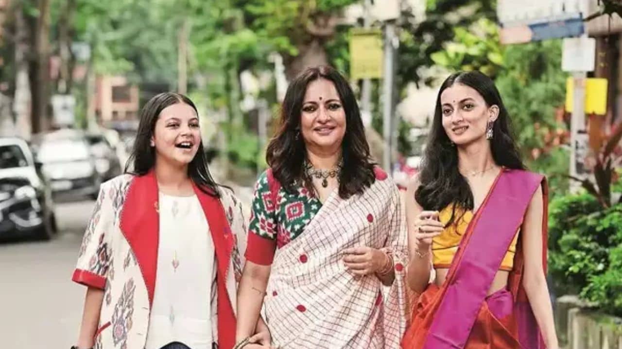 যিশুর সঙ্গে বিচ্ছেদ গুঞ্জনের মাঝেই দুই মেয়েকে কী পরামর্শ দিলেন নীলাঞ্জনা?
