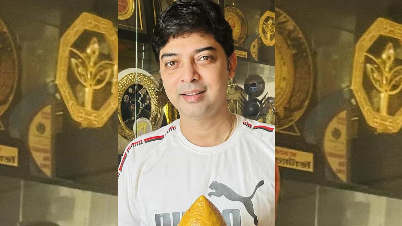 মিষ্টির নাম 'রচনা'! ভাস্বর শেয়ার করলেন ছবি, বাংলার কোথায় পাওয়া যায়? মিষ্টির নাম 'রচনা'! ভাস্বর শেয়ার করলেন ছবি, বাংলার কোথায় পাওয়া যায়?