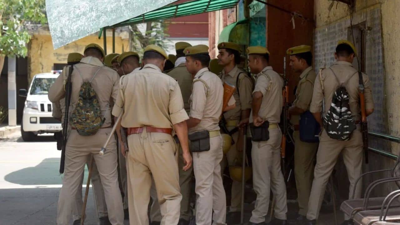 Police: দফায় দফায় পুলিশি অভিযান, রাজ্যের নানা প্রান্ত থেকে মোট কত আগ্নেয়াস্ত্র উদ্ধার? গ্রেফতার কত?
