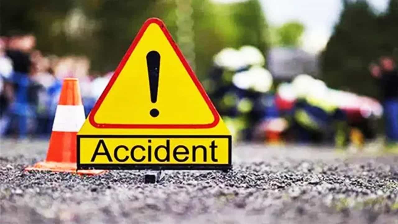 Road Accident: বরযাত্রী নিয়ে ২০০ ফুট গভীর খাদে পড়ল বাস, ৩০ জনের মৃত্যুর আশঙ্কা Road Accident: বরযাত্রী নিয়ে ২০০ ফুট গভীর খাদে পড়ল বাস, ৩০ জনের মৃত্যুর আশঙ্কা