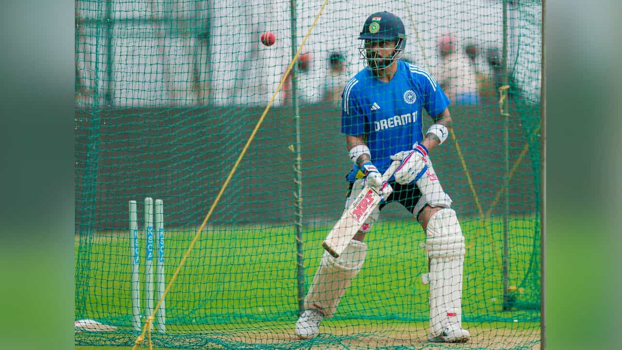 Virat Kohli: চাই আর ৫৩ রান, 'হোম' ম্যাচে বড় রেকর্ডের সামনে বিরাট কোহলি Virat Kohli: চাই আর ৫৩ রান, 'হোম' ম্যাচে বড় রেকর্ডের সামনে বিরাট কোহলি