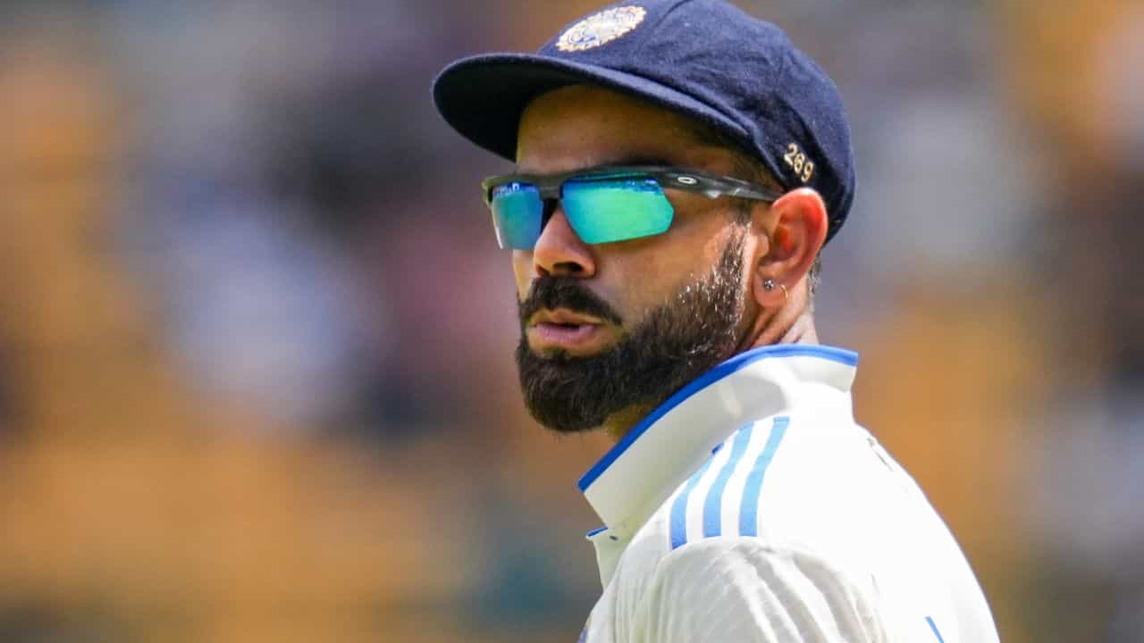Virat Kohli: বেঙ্গালুরু টেস্ট শেষ হতেই টিম ছাড়লেন বিরাট কোহলি, হঠাৎ গেলেন কোথায়? Virat Kohli: বেঙ্গালুরু টেস্ট শেষ হতেই টিম ছাড়লেন বিরাট কোহলি, হঠাৎ গেলেন কোথায়?