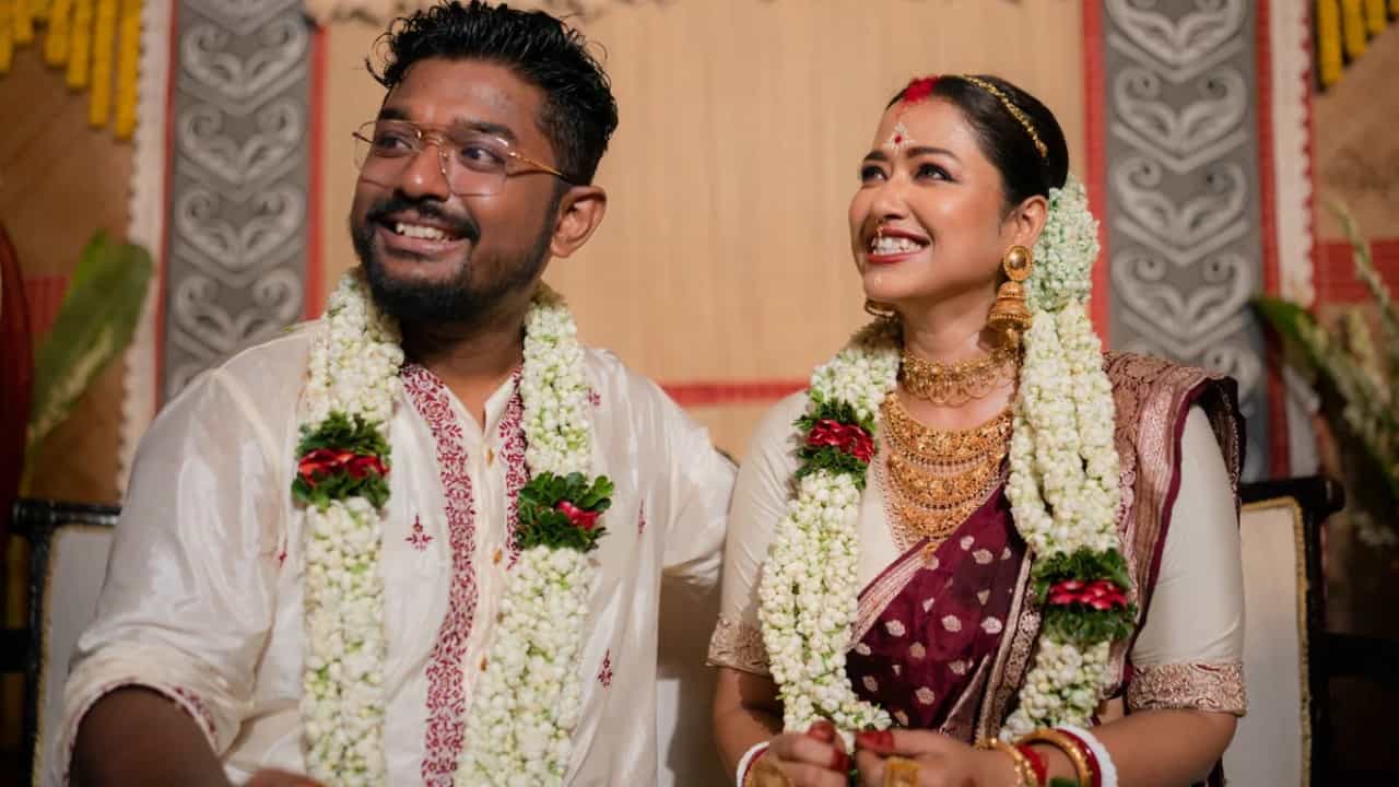 আনন্দে ভাঁটা!শোভনকে বিয়ের পর প্রথম জন্মদিন কীভাবে পালন করছেন সোহিনী? আনন্দে ভাঁটা!শোভনকে বিয়ের পর প্রথম জন্মদিন কীভাবে পালন করছেন সোহিনী?