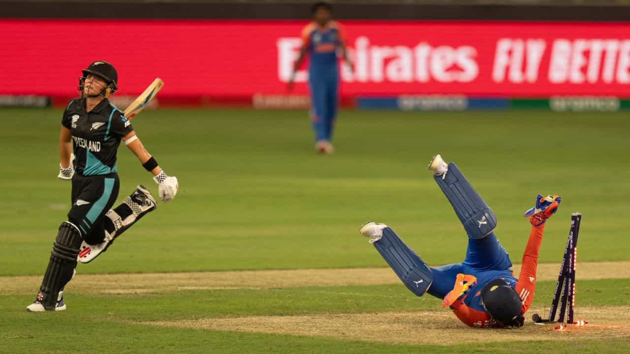 INDW vs NZW: ডেডবল, ভুল সিদ্ধান্তের শিকার; বিশ্বকাপে ভারতের ম্যাচে আম্পায়ারিং বিতর্ক INDW vs NZW: ডেডবল, ভুল সিদ্ধান্তের শিকার; বিশ্বকাপে ভারতের ম্যাচে আম্পায়ারিং বিতর্ক
