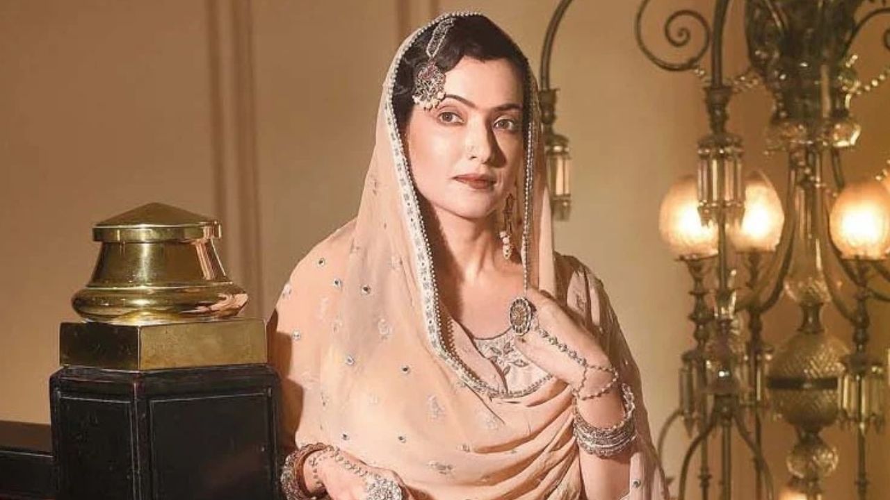'অর্পিতার এত ভাল স্কিন, ফাউন্ডেশনের দরকাই পড়ে না', গওহর জানকে নিয়ে অকপট অনিরুদ্ধ 'অর্পিতার এত ভাল স্কিন, ফাউন্ডেশনের দরকাই পড়ে না', গওহর জানকে নিয়ে অকপট অনিরুদ্ধ