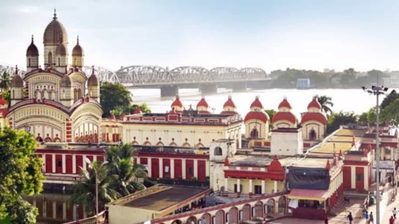 Dakshineswar Kali Temple: দক্ষিণেশ্বরে তৈরি হয়েছিল ৩টি কালী মূর্তি! বাকি দুটি কোথায় আছে জানেন? Dakshineswar Kali Temple: দক্ষিণেশ্বরে তৈরি হয়েছিল ৩টি কালী মূর্তি! বাকি দুটি কোথায় আছে জানেন?