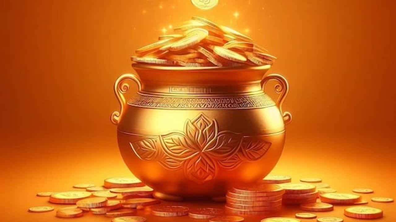 Dhanteras 2024: ধনতেরাসে সৌভাগ্য আনতে কেন সোনা-রুপোই কিনতে হয়? Dhanteras 2024: ধনতেরাসে সৌভাগ্য আনতে কেন সোনা-রুপোই কিনতে হয়?