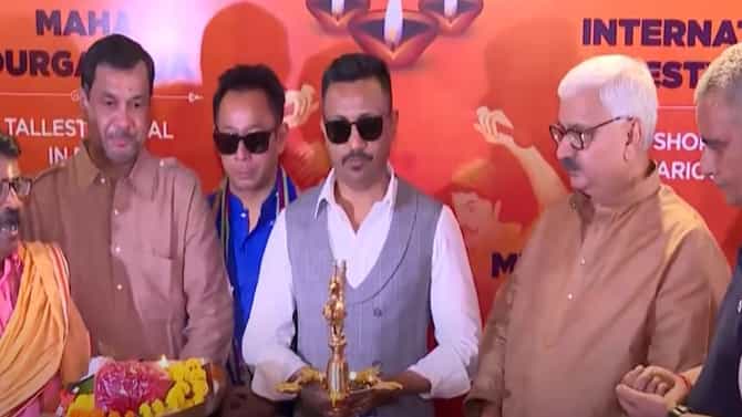 দিল্লিতে কলকাতার দুর্গাপুজোর আমেজ, চলছে ৫ দিনের ফেস্টিভাল অব ইন্ডিয়া