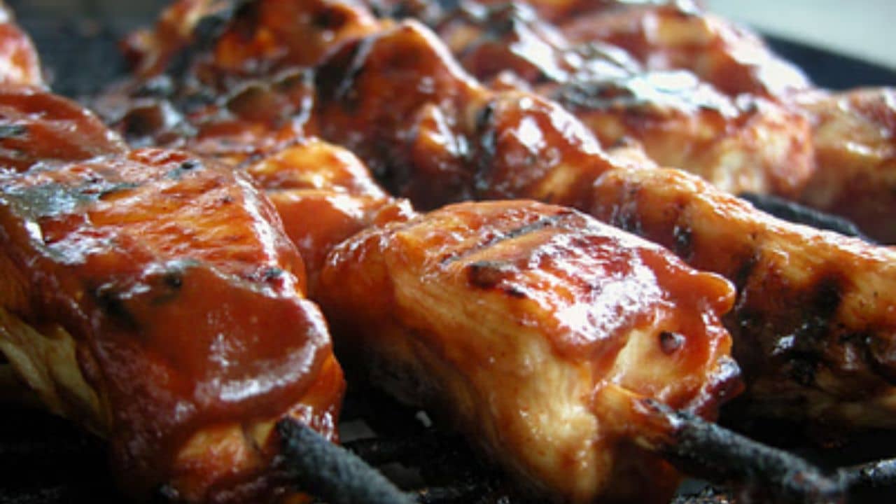 Durga Puja Food: পুজোর সময় কাবাব দিয়েই পেটপুজো সারবেন? রইল সেরার সেরা দোকানের হদিস