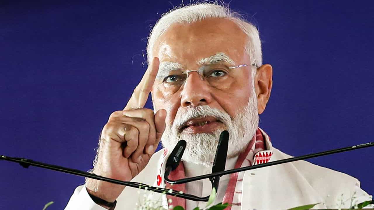 PM Narendra Modi: যুদ্ধের কালো মেঘ পশ্চিম এশিয়ায়, তড়িঘড়ি বৈঠকে বসলেন প্রধানমন্ত্রী মোদী PM Narendra Modi: যুদ্ধের কালো মেঘ পশ্চিম এশিয়ায়, তড়িঘড়ি বৈঠকে বসলেন প্রধানমন্ত্রী মোদী