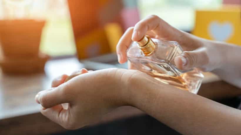 Skin Care: ত্বকেই পারফিউম লাগানোর অভ্যেস? অজান্তেই কিন্তু ডেকে আনছেন বড় বিপদ