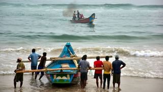 বাইরে তুমুল বৃষ্টি, টাইলসের কাজ শুরু হতেই হুড়মুড়িয়ে ভেঙে পড়ল বহুতল, মৃত ৫