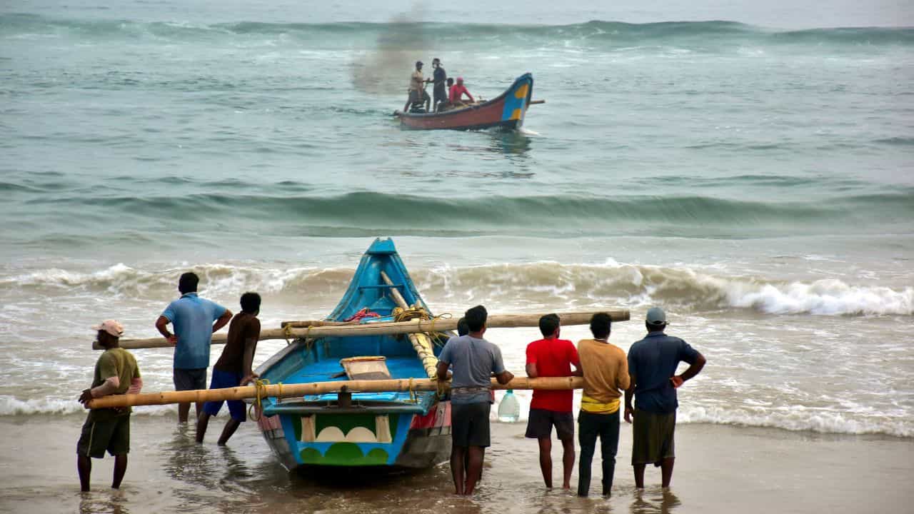Cyclone Dana Update: ভয়ঙ্কর হতে পারে দানার দাপট, বড় সিদ্ধান্ত নিয়ে নিল পুরীর জগন্নাথ মন্দির Cyclone Dana Update: ভয়ঙ্কর হতে পারে দানার দাপট, বড় সিদ্ধান্ত নিয়ে নিল পুরীর জগন্নাথ মন্দির