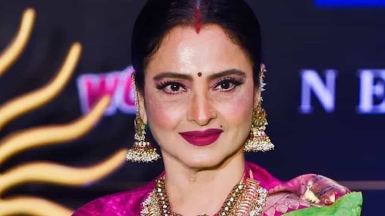 ১০ বছর পর্দায় দেখা নেই রেখার, নেপথ্যে রয়েছে কী কারণ? ১০ বছর পর্দায় দেখা নেই রেখার, নেপথ্যে রয়েছে কী কারণ?