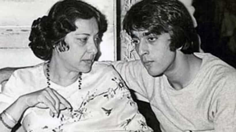বন্ধ দরজার আড়ালে পুরুষের সঙ্গে সঞ্জয়ের যৌনক্রীড়া! কেন সন্দেহ হয় মায়ের?