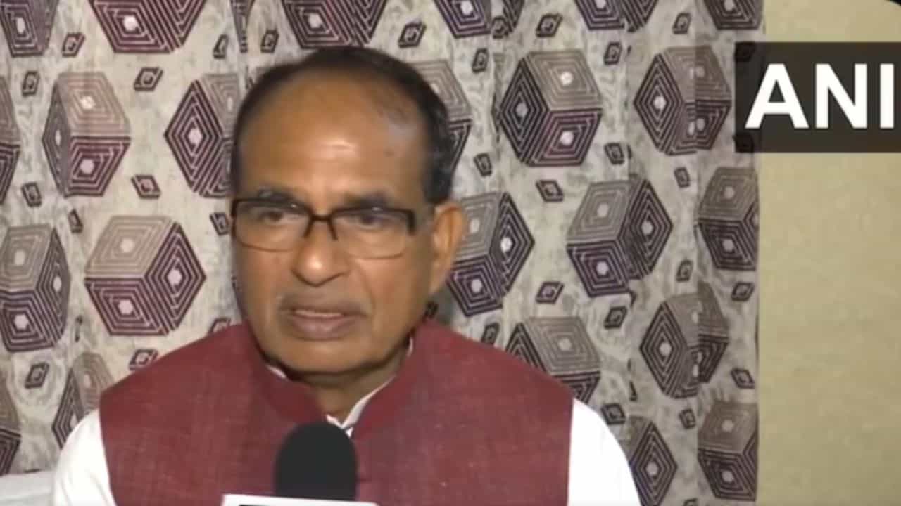 NRC: 'অল্প বয়সী মেয়েদের ফুঁসলিয়ে...', NRC কেন দরকার, বোঝালেন শিবরাজ NRC: 'অল্প বয়সী মেয়েদের ফুঁসলিয়ে...', NRC কেন দরকার, বোঝালেন শিবরাজ