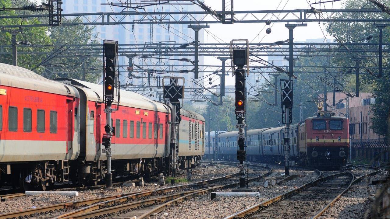 Railway: ট্রেন লেট হলেই ফ্রি-তে পাবেন খাবার, মিলবে চা-কফি থেকে রুটি-সবজি