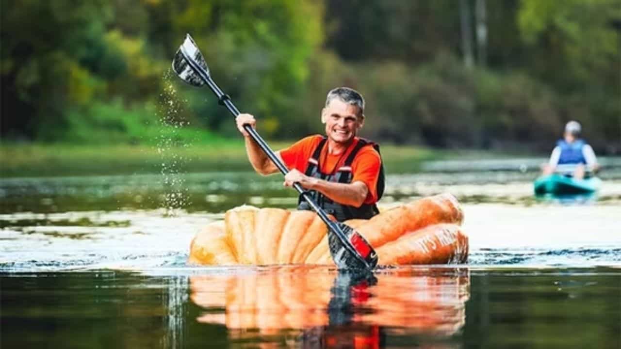 550 KG pumpkin: বাগানে ফলান ৫৫০ কেজির কুমড়ো, তা কেটে নৌকা বানিয়ে ৭০ কিমি নদীপথ পেরিয়ে গিনেস বুকে নাম তুললেন গ্যারি 550 KG pumpkin: বাগানে ফলান ৫৫০ কেজির কুমড়ো, তা কেটে নৌকা বানিয়ে ৭০ কিমি নদীপথ পেরিয়ে গিনেস বুকে নাম তুললেন গ্যারি