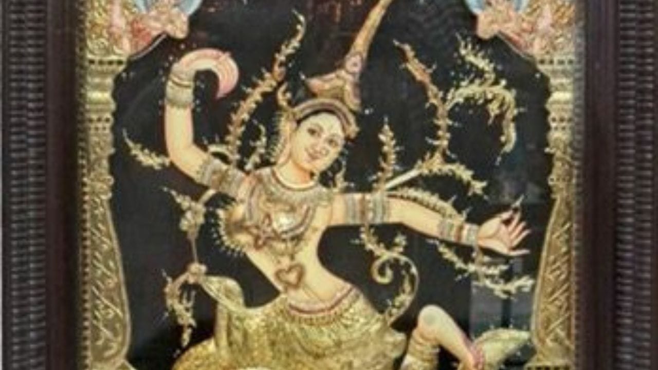 ব্রিটিশ প্রধানমন্ত্রীকে উপহার হিসাবে দেওয়া হয় এক জোড়া জম্মু ও কাশ্মীরের বিশেষ সোনার কাজের ফুলদানি। বিশেষ কারুকাজ করা কাশ্মীরের বিখ্যাত পশমিনা শাল উপহার দেওয়া হয় গায়ানার ফার্স্ট লেডিকে। CARICOM দেশগুলির নেতাদের দেওয়া বিশেষ ভাবে প্রস্তুত খাঁটি কাশ্মীরি জাফরান। (ছবি - থানজাভুর পেন্টিং)