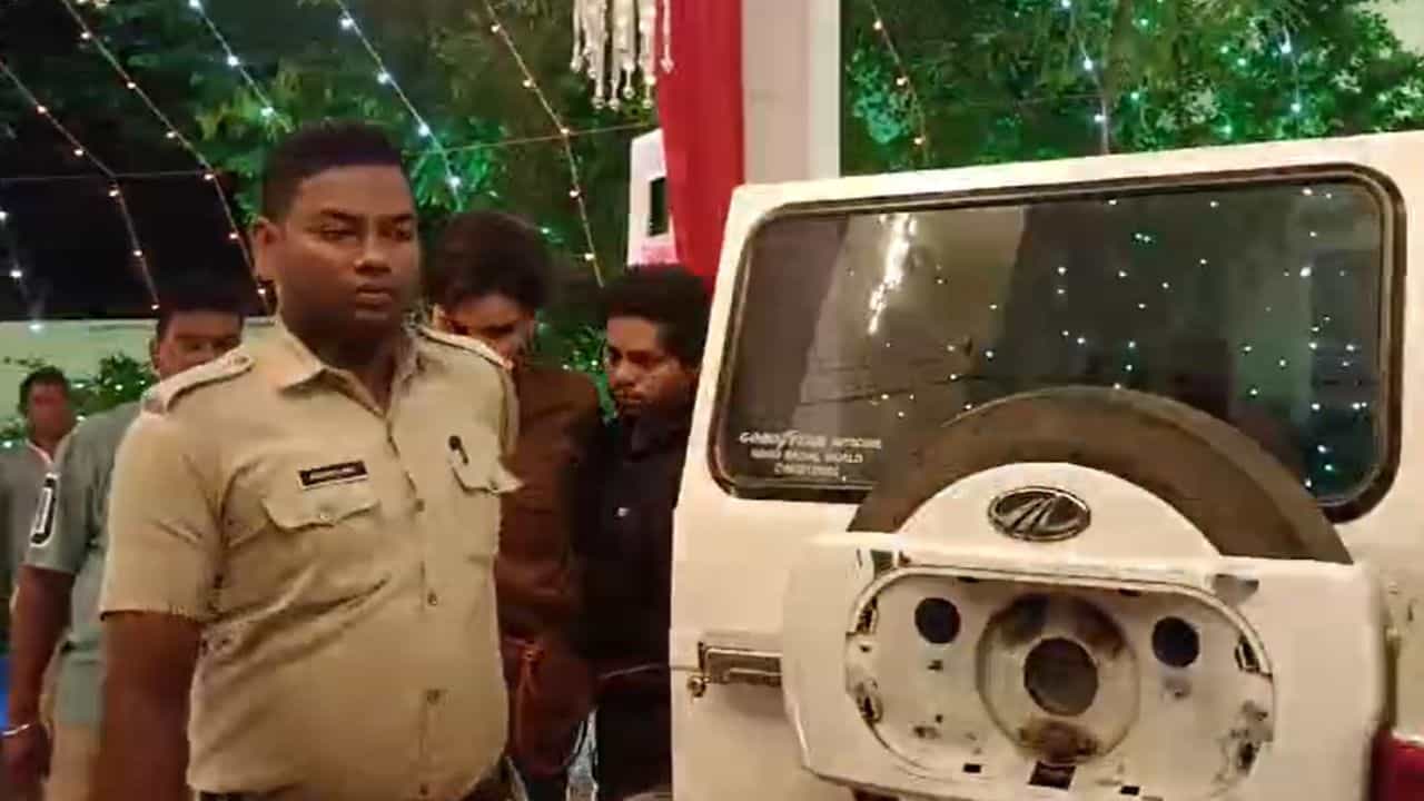 Crime: সাহায্যের নামে ATM-র পিন নম্বর জেনে নিত, তারপরই আসল 'খেলা' দেখাত মামা-ভাগ্নে Crime: সাহায্যের নামে ATM-র পিন নম্বর জেনে নিত, তারপরই আসল 'খেলা' দেখাত মামা-ভাগ্নে