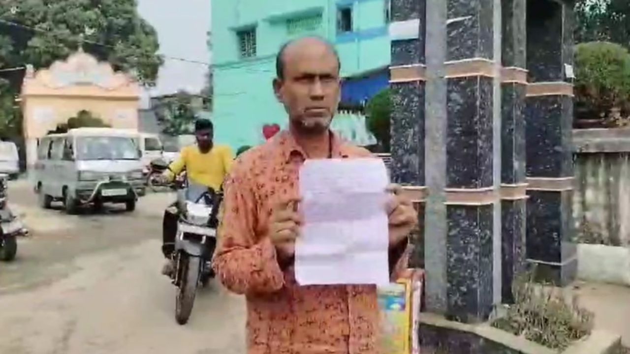 TMC: চায়ের দোকানে আড্ডা মারেন বিরোধী গোষ্ঠীর নেতা! প্রধানের অনুগামীরা চাওয়ালাকেই দিলেন ‘শিক্ষা’