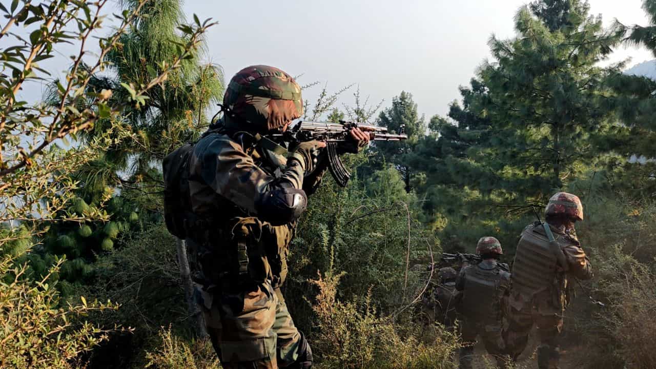 Security forces: জঙ্গলে পড়ে ২ ভিডিজি-র চোখ বাঁধা দেহ, ছবি দেখেই তৎপর নিরাপত্তা বাহিনী Security forces: জঙ্গলে পড়ে ২ ভিডিজি-র চোখ বাঁধা দেহ, ছবি দেখেই তৎপর নিরাপত্তা বাহিনী