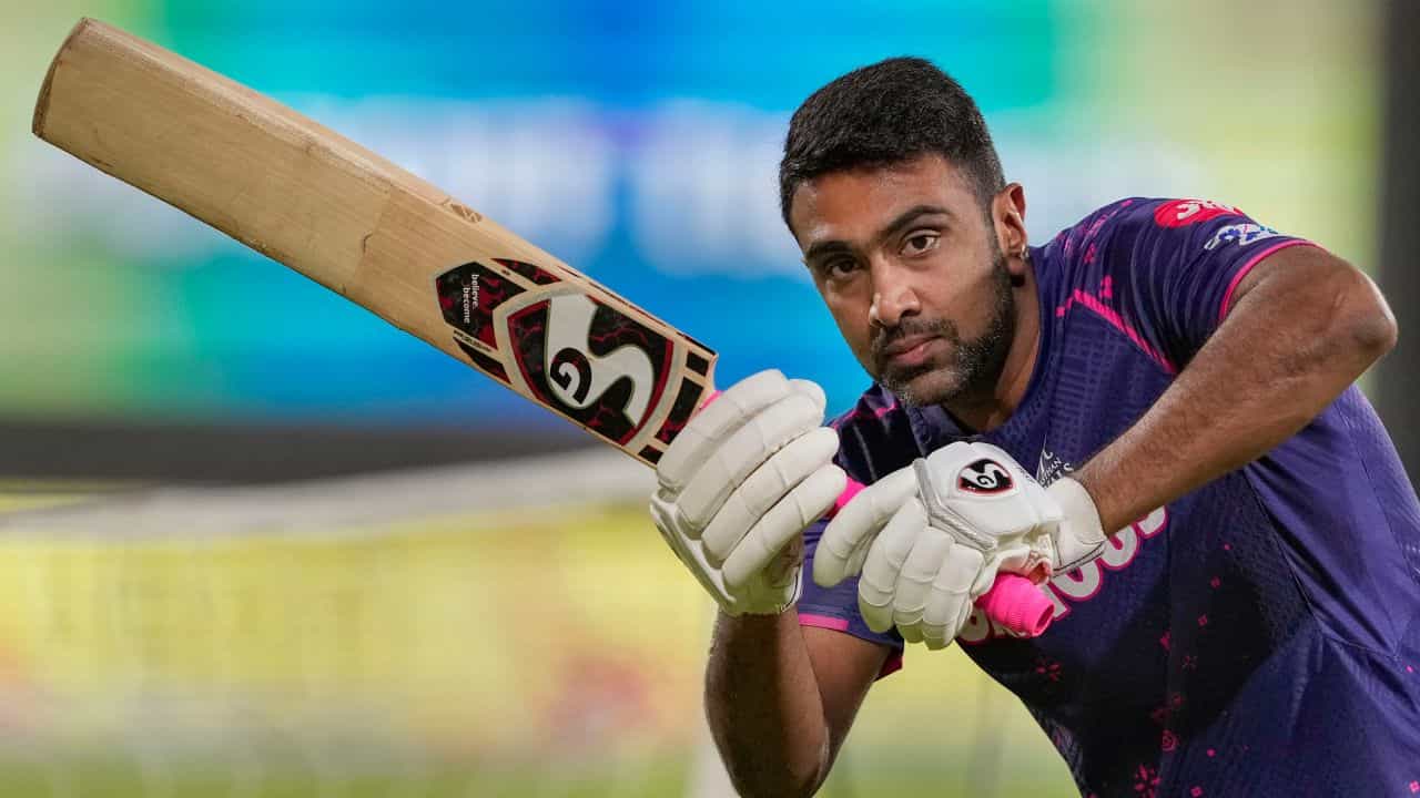 Ravichandran Ashwin: অকশনার অশ্বিন নিজেকে বিক্রি করলেন! রাহুলকে নিয়ে কাড়াকাড়ি KKR ও DC-র Ravichandran Ashwin: অকশনার অশ্বিন নিজেকে বিক্রি করলেন! রাহুলকে নিয়ে কাড়াকাড়ি KKR ও DC-র