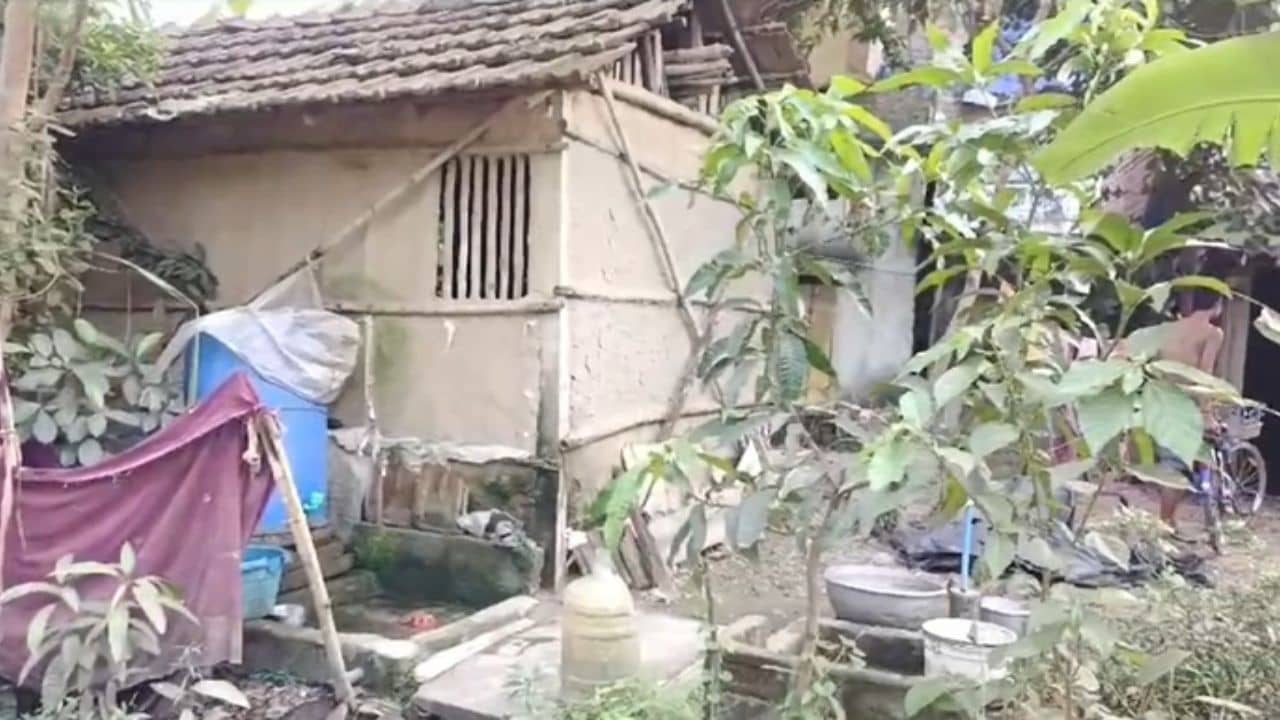 Awas Yojona: আবাসের টাকা পেতে ছেলেদের ছেড়ে আলাদা থাকার গল্প বানিয়েও রেহাই নেই! অতঃপর...