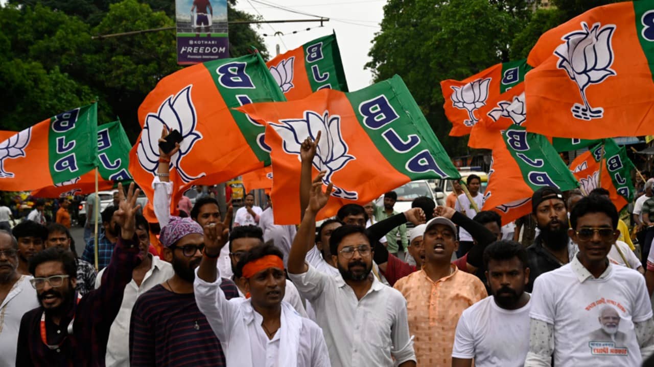 BJP: উপনির্বাচনে ধরাশায়ী! এবার কোন রণকৌশলে তৃণমূলের উপর চাপ তৈরি করতে চাইছে বিজেপি? সোমবার বড় বৈঠক