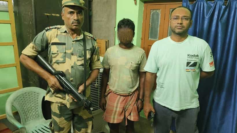 ট্র্যাক্টর নিয়ে লোকটা অদ্ভুত ভাবে মাটি কাটছিল, জমিতে তাকাতেই মাথায় হাত খোদ BSF আধিকারিকের