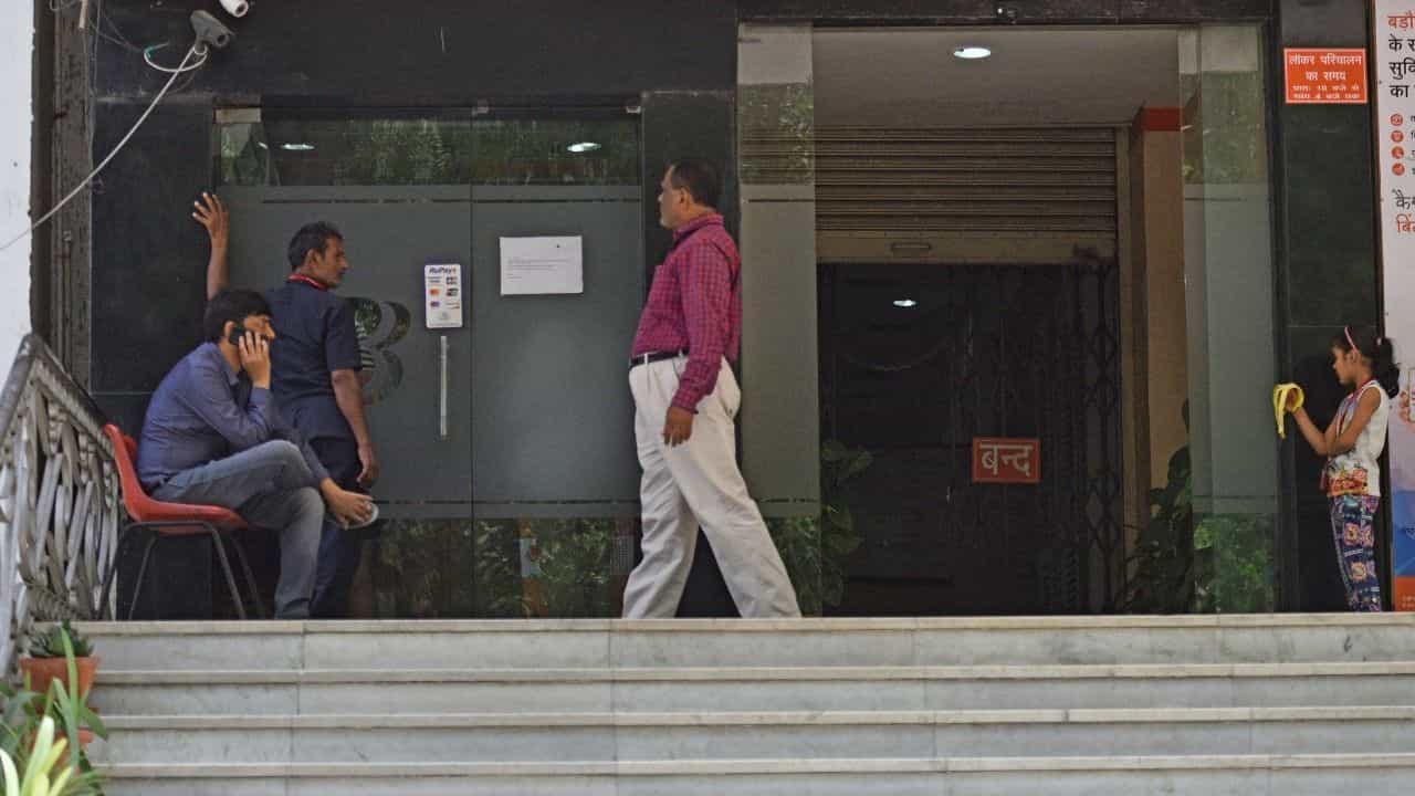 Banks Merger: কমে যাচ্ছে ব্যাঙ্কের সংখ্যা, একত্রিত হয়ে যাবে এই ব্যাঙ্কগুলি Banks Merger: কমে যাচ্ছে ব্যাঙ্কের সংখ্যা, একত্রিত হয়ে যাবে এই ব্যাঙ্কগুলি
