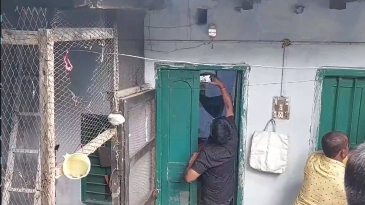 Bankura: অস্বাভাবিক ভাবে শুয়ে ছিলেন, ভাড়াটেকে যে অবস্থায় দেখলেন বাড়িমালিক