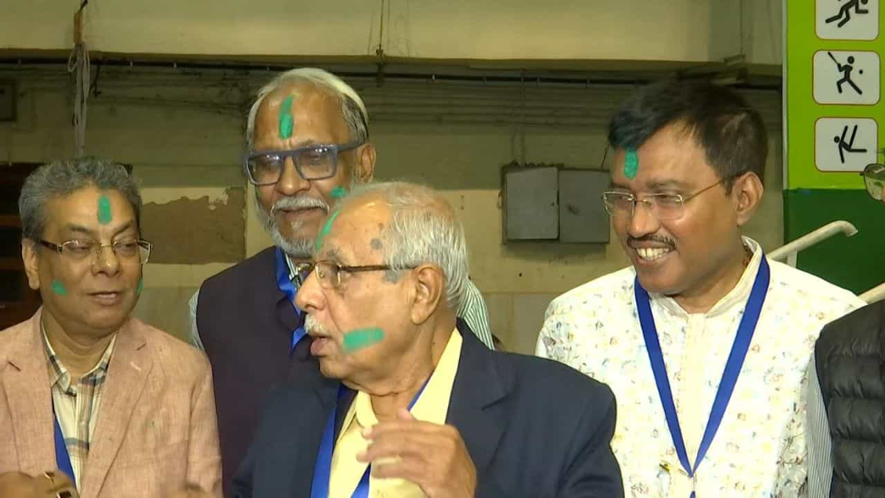 BOA Election: বিওএ-র নির্বাচনে ভরাডুবি মমতার ভাইয়ের, জয়জয়কার মমতার দাদার! BOA Election: বিওএ-র নির্বাচনে ভরাডুবি মমতার ভাইয়ের, জয়জয়কার মমতার দাদার!