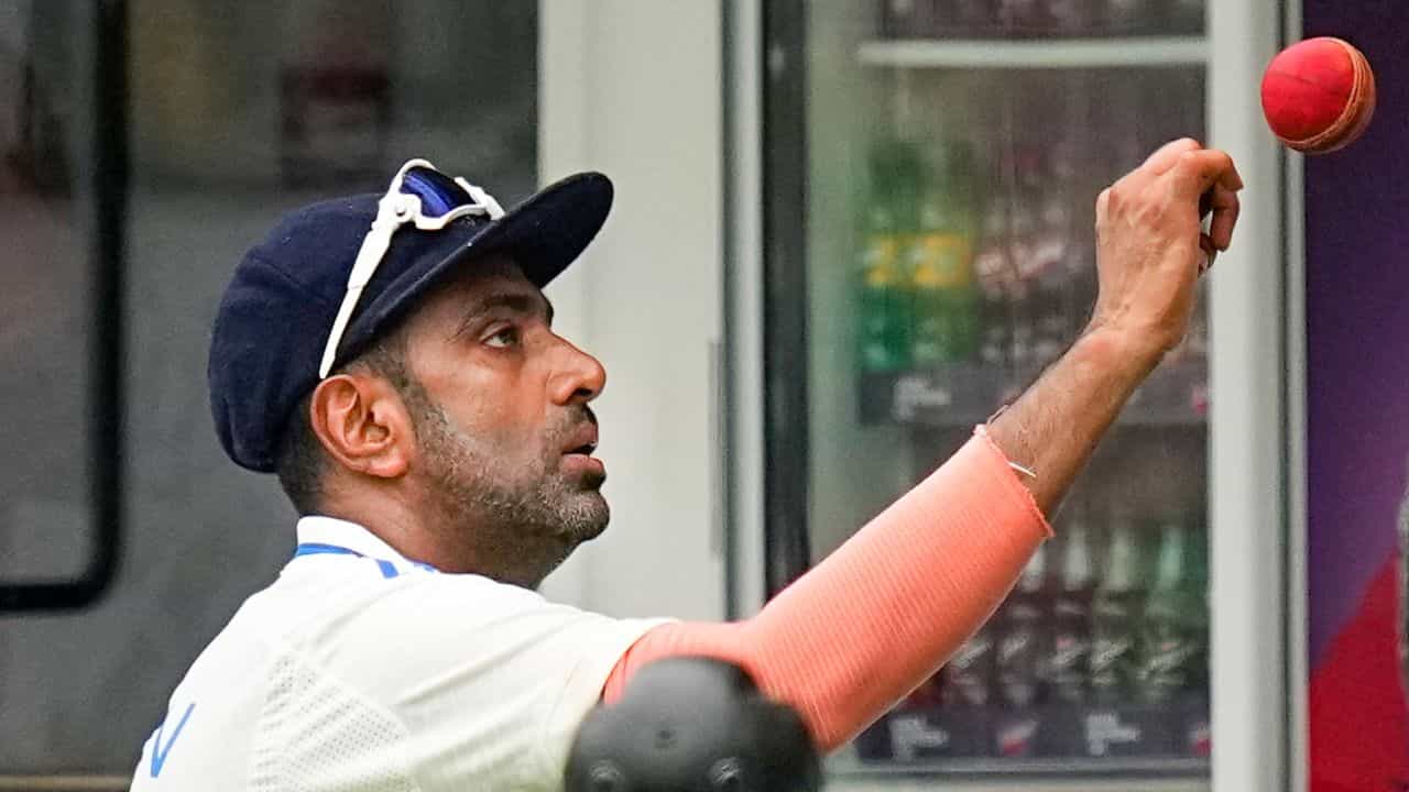 Ravichandran Ashwin: জাডেজা-সুন্দরকে পিছনে ফেলে পারথ টেস্টের টিকিট পাচ্ছেন অশ্বিন! বুমেরাং হবে না তো? Ravichandran Ashwin: জাডেজা-সুন্দরকে পিছনে ফেলে পারথ টেস্টের টিকিট পাচ্ছেন অশ্বিন! বুমেরাং হবে না তো?