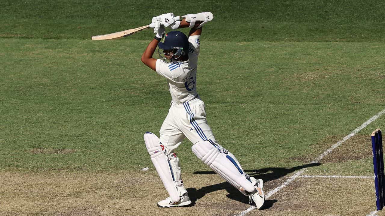 Yashasvi Jaiswal, IND vs AUS: ছয় মেরে ঔদ্ধত্যের সেঞ্চুরি যশস্বী জয়সওয়ালের, অস্ট্রেলিয়ায় নতুন তারার জন্ম! Yashasvi Jaiswal, IND vs AUS: ছয় মেরে ঔদ্ধত্যের সেঞ্চুরি যশস্বী জয়সওয়ালের, অস্ট্রেলিয়ায় নতুন তারার জন্ম!