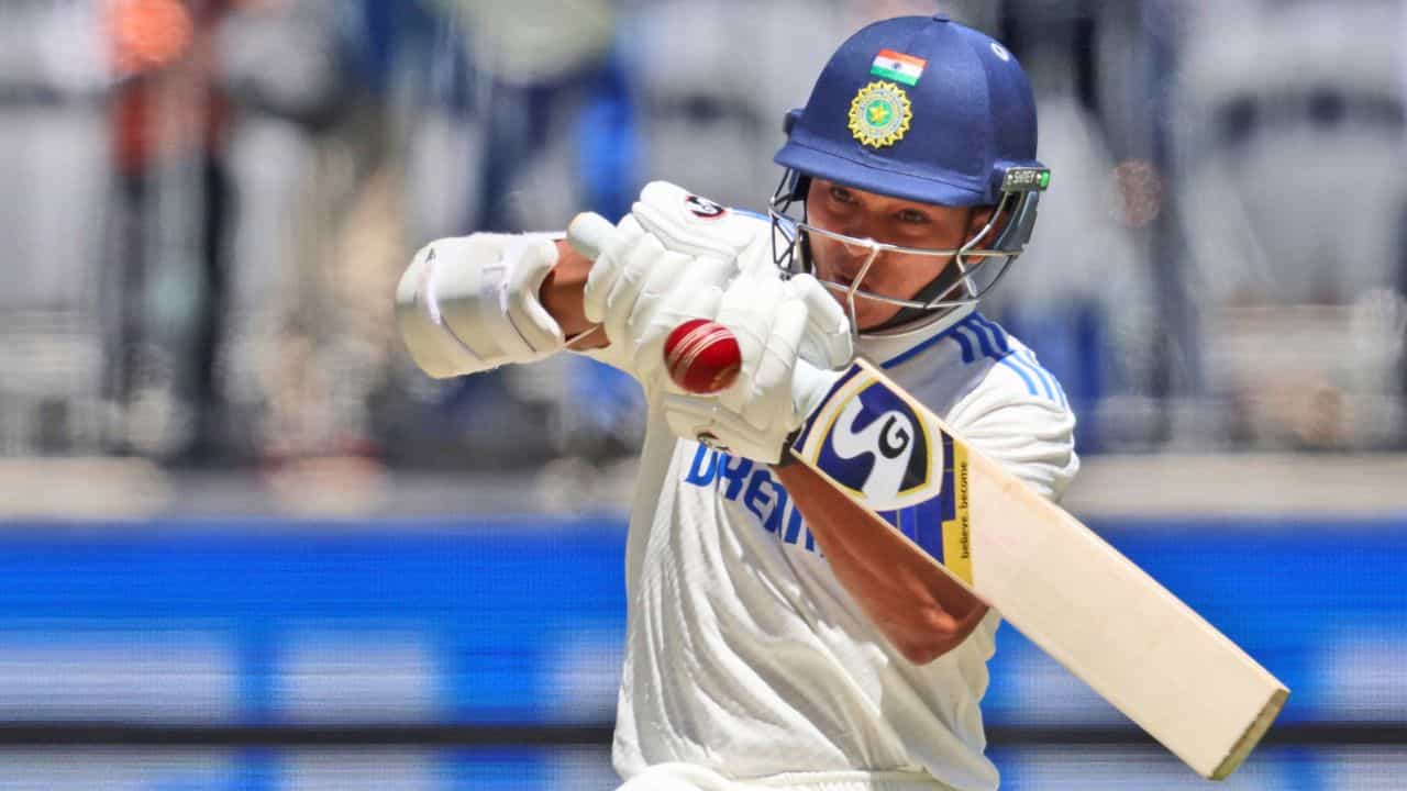 Yashasvi Jaiswal, IND vs AUS: নব্বই নটআউট, কিং কোহলির সামনে বিরাট হচ্ছেন যশস্বী জয়সওয়াল! Yashasvi Jaiswal, IND vs AUS: নব্বই নটআউট, কিং কোহলির সামনে বিরাট হচ্ছেন যশস্বী জয়সওয়াল!