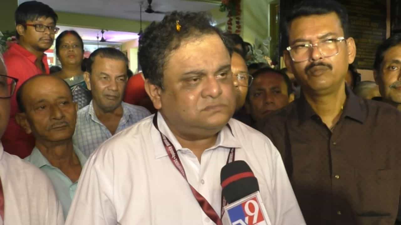 Bratya Basu: ১২০০ কোটি আটকে রেখেছে কেন্দ্র, ন্যায্য টাকা দিচ্ছে না: ব্রাত্য Bratya Basu: ১২০০ কোটি আটকে রেখেছে কেন্দ্র, ন্যায্য টাকা দিচ্ছে না: ব্রাত্য